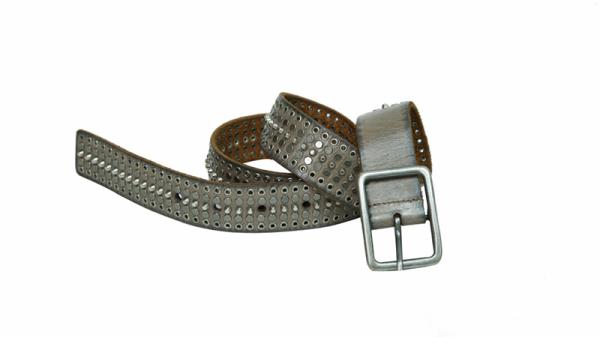 Ceinture en cuir cloutée