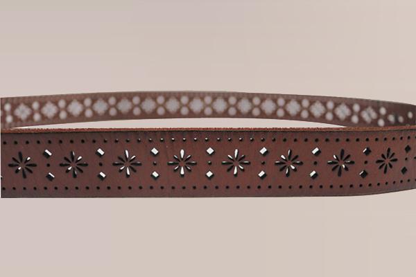 Ceinture en cuir perforée