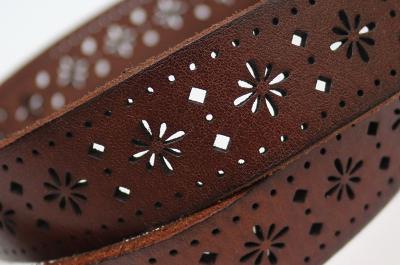 Ceinture en cuir perforée