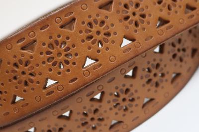 Ceinture en cuir perforée