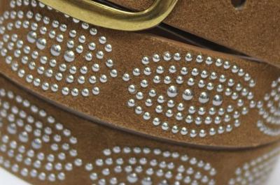 Ceinture en cuir cloutée