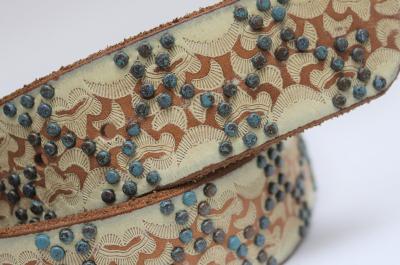 Ceinture en cuir cloutée