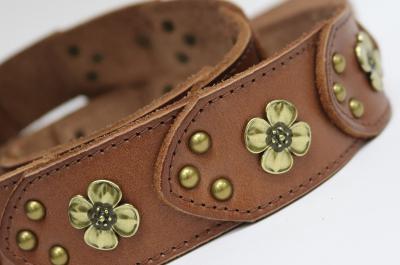Ceinture en cuir cloutée