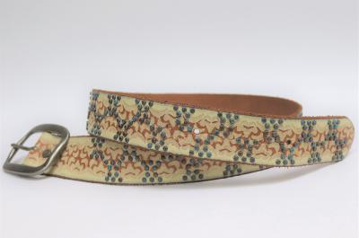 Ceinture en cuir cloutée