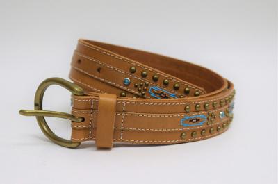 Ceinture en cuir cloutée