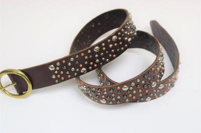Ceinture en cuir cloutée