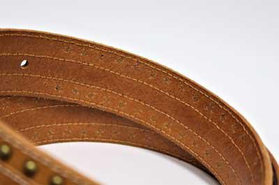 Ceinture en cuir cloutée