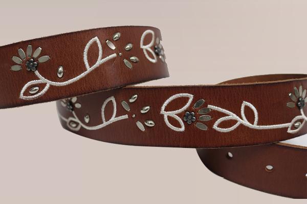 Ceinture en cuir brodée