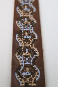 Ceinture en cuir brodée