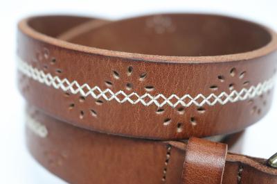 Ceinture en cuir cousue