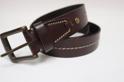 Ceinture en cuir cousue