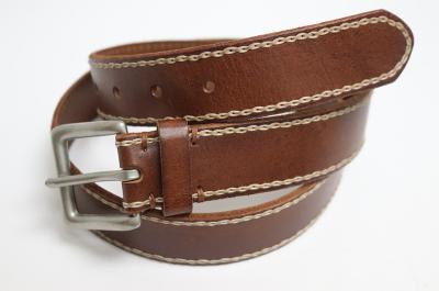 Ceinture en cuir cousue