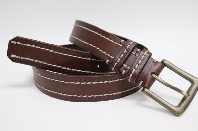 Ceinture en cuir cousue